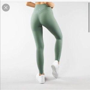 Buffbunny legacy leggings in agave green size small